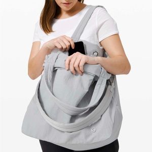 Lululemon On My Level Bag Large 30L Slouchy Tote - Silver